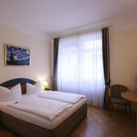 Altstadt Hotel 3*
